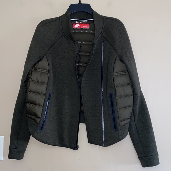 NIKE Aeroloft Tech Fleece Bomber Jacket - Picture 6 of 15